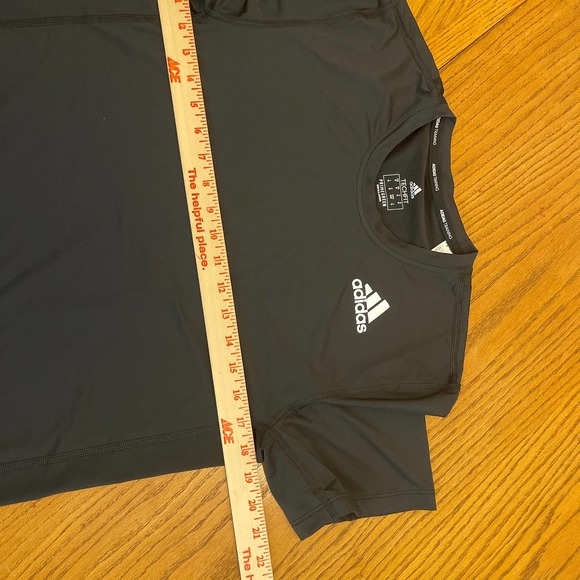 Adidas Sportwear Tshirt Techfit Men Sz M slightly used - Picture 5 of 7